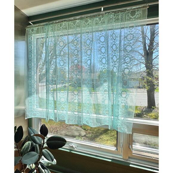 Vintage 70s curtain, light blue floral mesh, sheer, rod heading - Picture 2 of 9